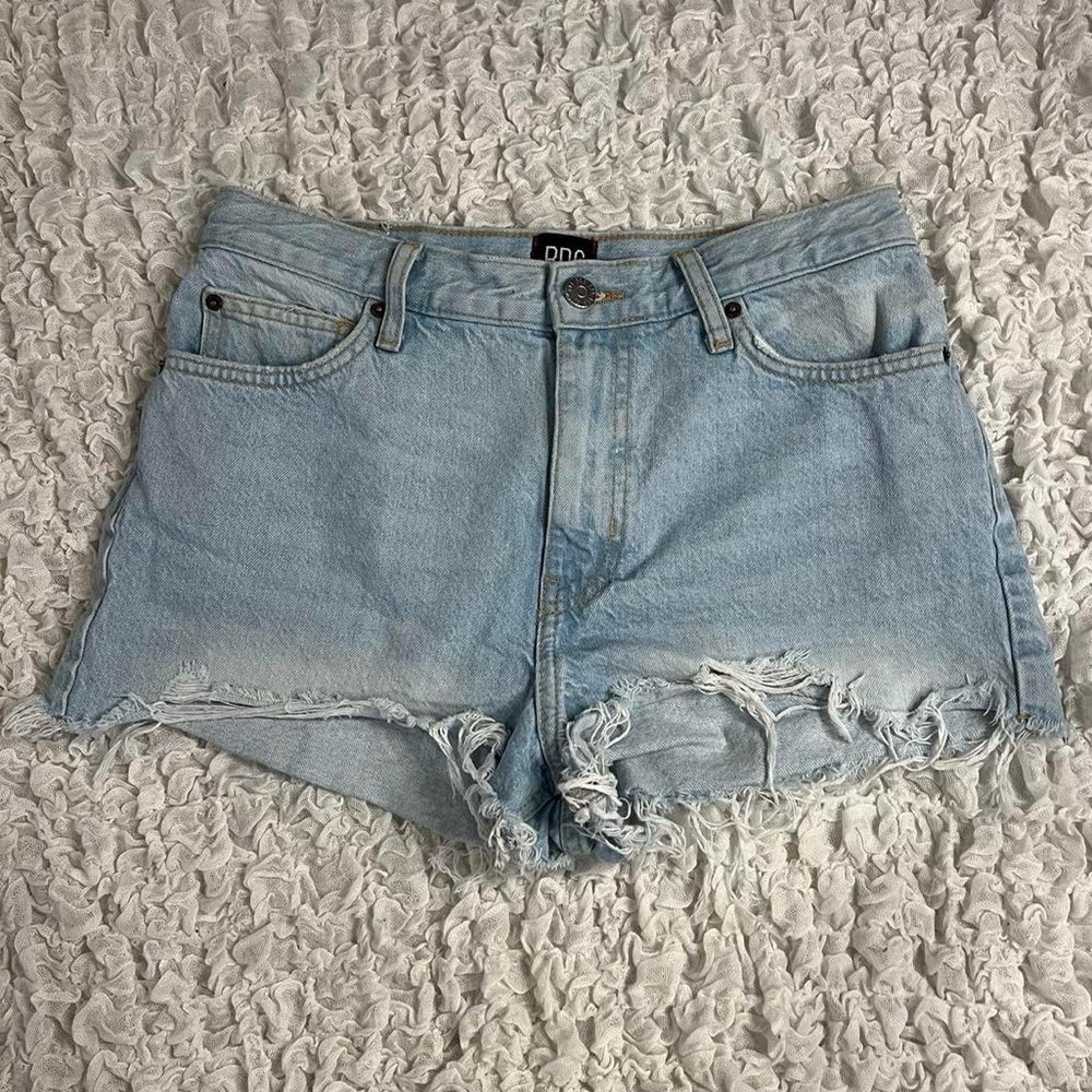 🍒URBAN OUTFITTERS BDG HIGH RISE DENIM SHORTS SIZE 28🍒